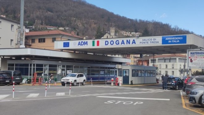 Fermato al valico di Ponte Tresa con un quintale di droga in auto: ucraino arrestato Fermato al valico di Ponte Tresa con un quintale di droga in auto: ucraino arrestato