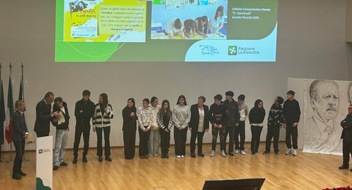La premiazione dell'Istituto Comprensivo Statale C. Carminati di Lonate Pozzolo.