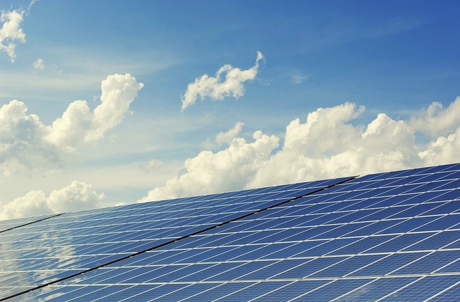 Varese, sostenibilità ed efficientamento energetico: il Comune individua 50 edifici  per l'installazione di nuovi impianti fotovoltaici