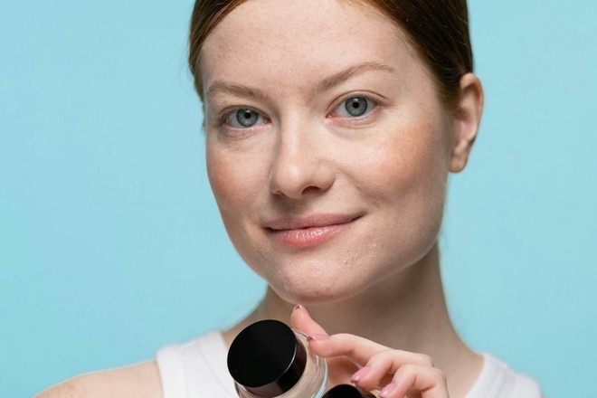 Prodotti make up e bellezza naturale: perché oggi si scelgono formule leggere e uniformanti