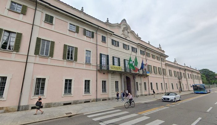 Varese, il Consiglio comunale approva 28 nuovi nomi per il Famedio e apre ai bus gratuiti per giovani e anziani Varese, il Consiglio comunale approva 28 nuovi nomi per il Famedio e apre ai bus gratuiti per giovani e anziani