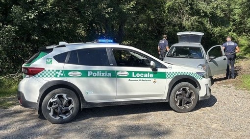 Una pattuglia della polizia locale di Arcisate (foto d'archivio) Una pattuglia della polizia locale di Arcisate (foto d'archivio)