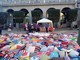 Piazza San Vittore si riempie di cuscini fatti a mano per l'evento &quot;Un cuscino per continuare a volare in alto&quot;. Un bellissimo regalo di Natale aiuta a fare del bene