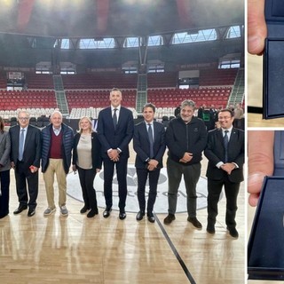 Presentata oggi la moneta celebrativa degli ottant'anni della Pallacanestro Varese