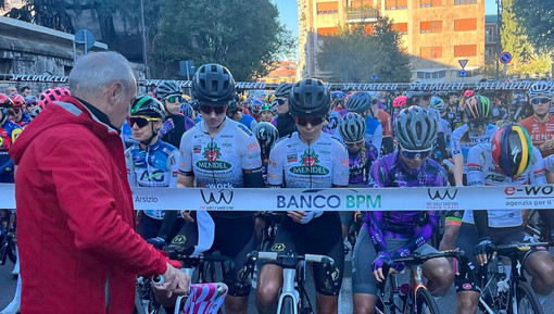 Renzo Oldani, patron della Binda, alla partenza della Tre Valli femminile a Busto