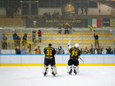 Sergii Pisarenko e Pippo Matonti sotto la curva, che stasera sarà piena: sarebbe rivederli così dopo Varese-Fiemme (Fotografia Galbiati) Sergii Pisarenko e Pippo Matonti sotto la curva, che stasera sarà piena: sarebbe rivederli così dopo Varese-Fiemme (Fotografia Galbiati)