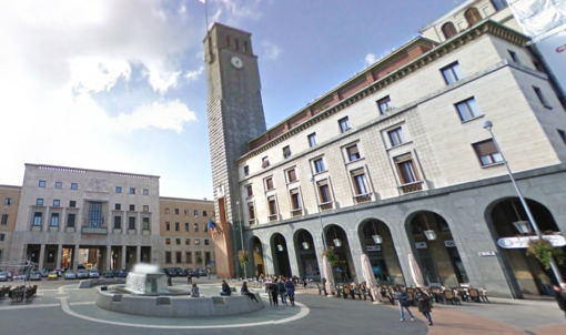 Lavori urgenti, spenta l'illuminazione pubblica di piazza Monte Grappa e portici