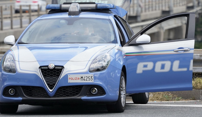 Varese, ruba al supermercato e fugge tra le auto: preso dalla polizia