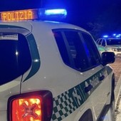Giravano su un'auto sospetta con tremila euro in contanti: due stranieri irregolari fermati dalla polizia locale di Arcisate
