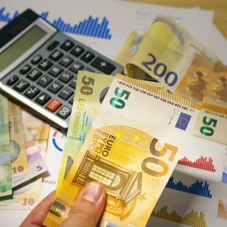 Se mi trasferisco all’estero devo pagare le tasse in Italia? Ecco i criteri che determinano la residenza fiscale