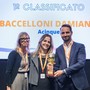 La premiazione di Acinque: da sinistra Giuseppa Castore, Simona Grandi e Damiano Baccelloni