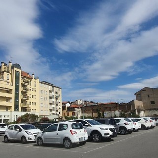 Parcheggio San Michele, dal 15 giugno si paga. Ma non dal venerdì alla domenica, confermato l'accordo con i commercianti