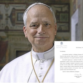 La benedizione di Papa Leone ai bambini della Tommaseo di Busto: «Grazie per i vostri disegni»