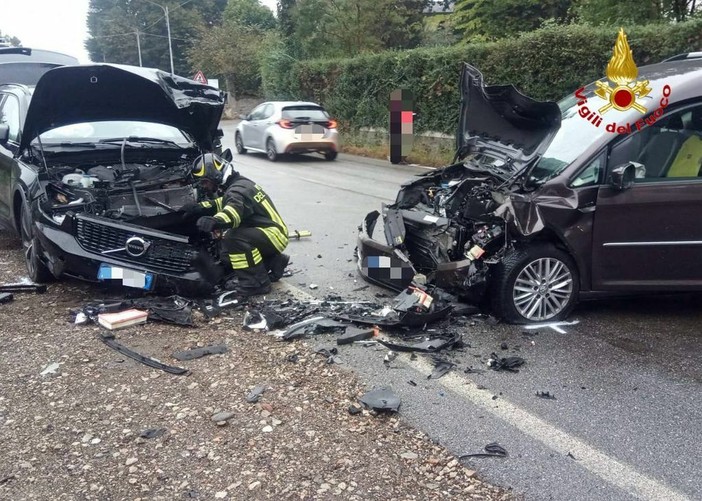 Sicurezza stradale in Valganna: il Comune di Cadegliano Viconago accoglie con favore l’iniziativa del sindaco di Marchirolo Emanuele Schipani Sicurezza stradale in Valganna: il Comune di Cadegliano Viconago accoglie con favore l’iniziativa del sindaco di Marchirolo Emanuele Schipani