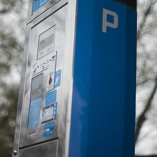 Sosta gratuita per auto elettriche: stop alle autorizzazioni da parte di Agesp