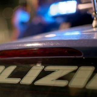 Giovane aggredito a calci e pugni sul treno per Varese: la polizia arresta tre uomini per tentata rapina