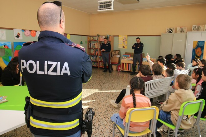 La bici entra in classe grazie al Trofeo Binda (Foto Ossola) La bici entra in classe grazie al Trofeo Binda (Foto Ossola)