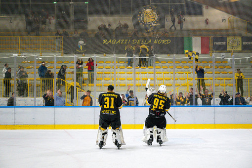 Sergii Pisarenko e Pippo Matonti sotto la curva, che stasera sarà piena: sarebbe rivederli così dopo Varese-Fiemme (Fotografia Galbiati)