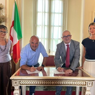 La firma dell'accordo questa mattina a Palazzo Estense La firma dell'accordo questa mattina a Palazzo Estense