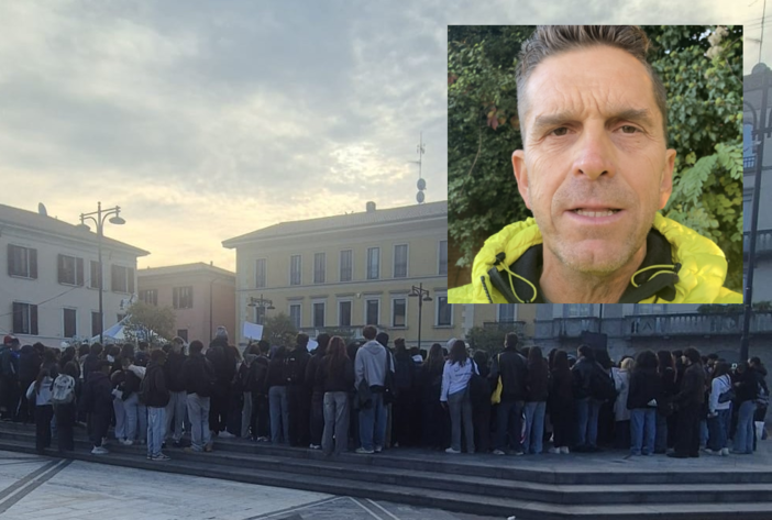 Cori contro Vannacci, per Max Rogora il bersaglio è sbagliato: «Sono nel partito del generale e mi batto per i giovani» Cori contro Vannacci, per Max Rogora il bersaglio è sbagliato: «Sono nel partito del generale e mi batto per i giovani»