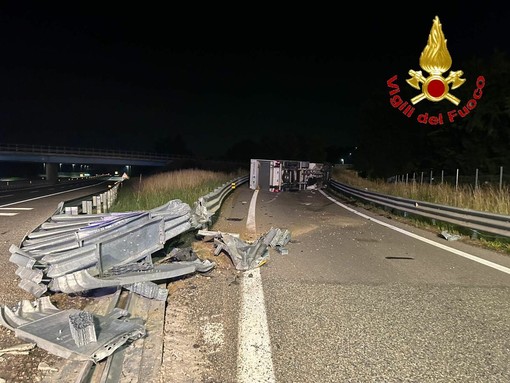 Furgone ribaltato e ciclista investita. Notte di incidenti sulle strade del Varesotto Furgone ribaltato e ciclista investita. Notte di incidenti sulle strade del Varesotto