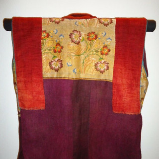 Restauro paramenti sacri: come conservare i tessuti liturgici oggi?