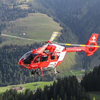 Precipita sulle rocce in Canton Ticino: grave un 47enne