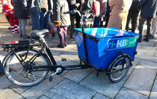 Un dono che nutre: Ri-Hub Food Varese raccoglie 116 chili di alimenti e 43 gift card solidali