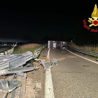 Furgone ribaltato e ciclista investita. Notte di incidenti sulle strade del Varesotto