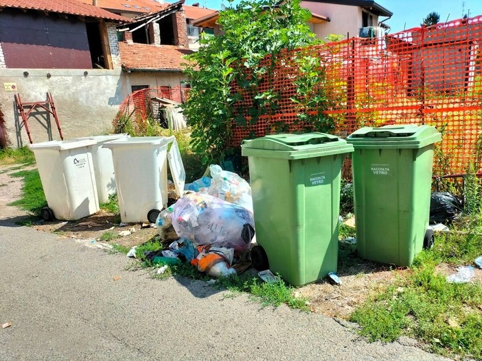 Marnate, via Dora: nuova organizzazione della raccolta rifiuti per dire basta ad abbandoni e degrado Marnate, via Dora: nuova organizzazione della raccolta rifiuti per dire basta ad abbandoni e degrado