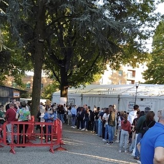 LA FOTO. San Giuseppe chiama Busto: ed è subito coda