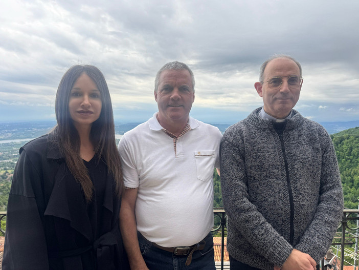 Incontro al Sacro Monte tra Stefania Bardelli, leader del Mav, Massimo Piccinelli, coordinatore del movimento, e il parroco don Eros Monti