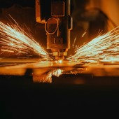 Efficienza energetica in produzione: tecnologie e metodologie per ridurre gli sprechi Efficienza energetica in produzione: tecnologie e metodologie per ridurre gli sprechi