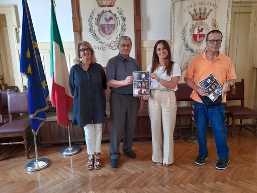 Da sinistra, Elena Balconi, don Riccardo Festa, Claudia Mazzetti e Riccardo Carù, storico volontario