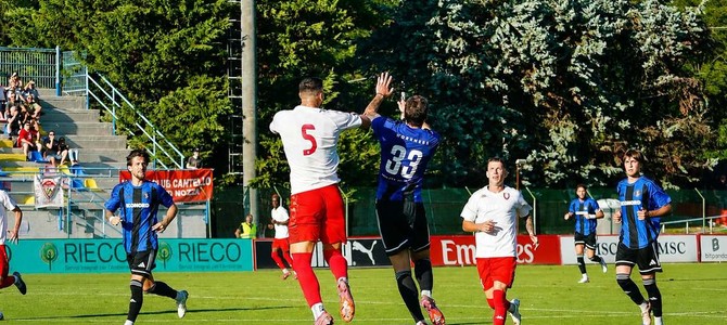 Via al campionato dei derby (Foto @melindagriffini - Solbiatese Calcio) Via al campionato dei derby (Foto @melindagriffini - Solbiatese Calcio)