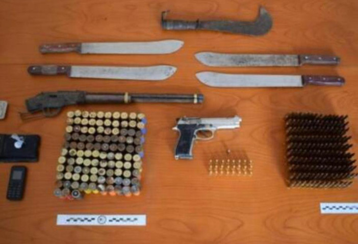 Spaccio nei boschi tra Castellanza e Marnate, maxi sequestro della polizia: armi e munizioni occultate in due bivacchi