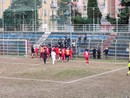 Biancorossi sotto la curva a fine gara a Imperia (foto Federico Bruzzese)