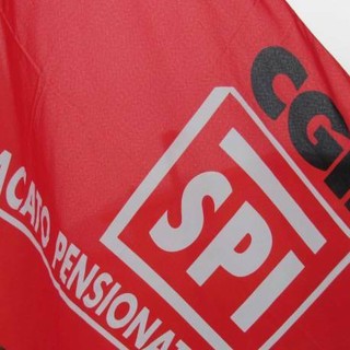 San Fermo, una pergamena alla più anziana iscritta alla Cgil