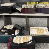 Alcune delle sigarette di contrabbando rinvenute a Malpensa Alcune delle sigarette di contrabbando rinvenute a Malpensa