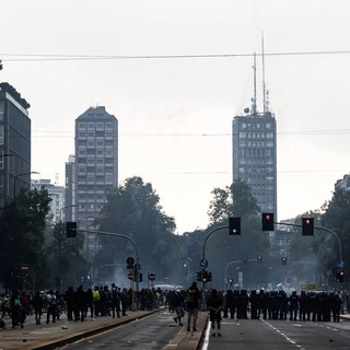 Scontri al corteo a Milano, cinque arresti: due sono minorenni