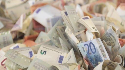 Varesini indebitati, la media a famiglia è di 44.548 euro con una rata da 385 euro
