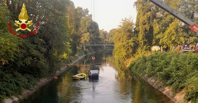 Tragedia di Senago, il gip concede i domiciliari al diciottenne alla guida dell'auto finita nel Villoresi: «Ha cercato di aiutare amici» Tragedia di Senago, il gip concede i domiciliari al diciottenne alla guida dell'auto finita nel Villoresi: «Ha cercato di aiutare amici»