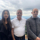 Incontro al Sacro Monte tra Stefania Bardelli, leader del Mav, Massimo Piccinelli, coordinatore del movimento, e il parroco don Eros Monti