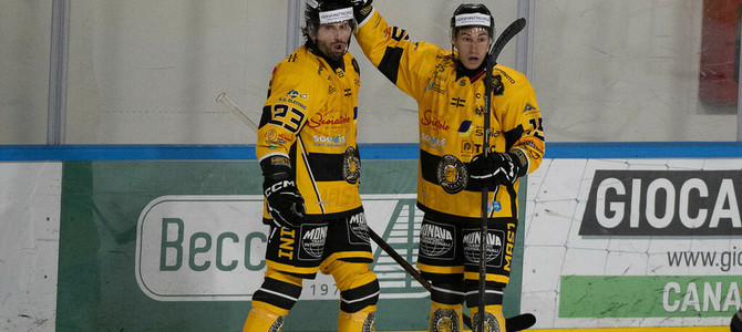 Torna il killer Tilaro, a destra mentre si complimenta con Marcello Borghi (foto Galbiati) Torna il killer Tilaro, a destra mentre si complimenta con Marcello Borghi (foto Galbiati)