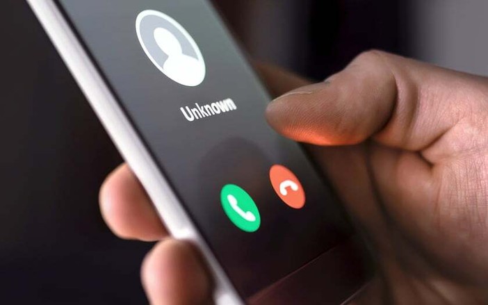 «I suoi documenti sono stati trovati dopo un furto»: nuova truffa telefonica, il sindaco di Gorla Maggiore mette in guardia i cittadini