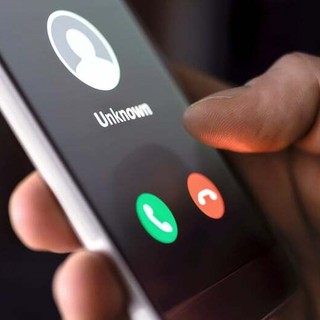 «I suoi documenti sono stati trovati dopo un furto»: nuova truffa telefonica, il sindaco di Gorla Maggiore mette in guardia i cittadini
