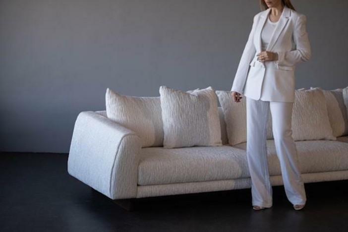 Tailleur donna: il completo che risolve riunioni, aperitivi e cerimonie estive Tailleur donna: il completo che risolve riunioni, aperitivi e cerimonie estive