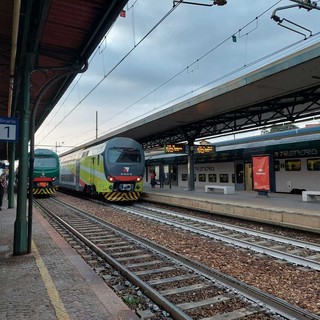«Varese-MIlano, servizio dimezzato ma abbonamenti a tempo pieno: rimborsate ai pendolari gli abbonamenti di giugno»