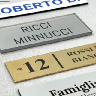 Ville e residenze sui laghi: l’eleganza di casa comincia dal cancello