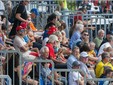 Tribuna coperta stracolma: tra poco si assegnano le medaglie (Foto Galbiati)